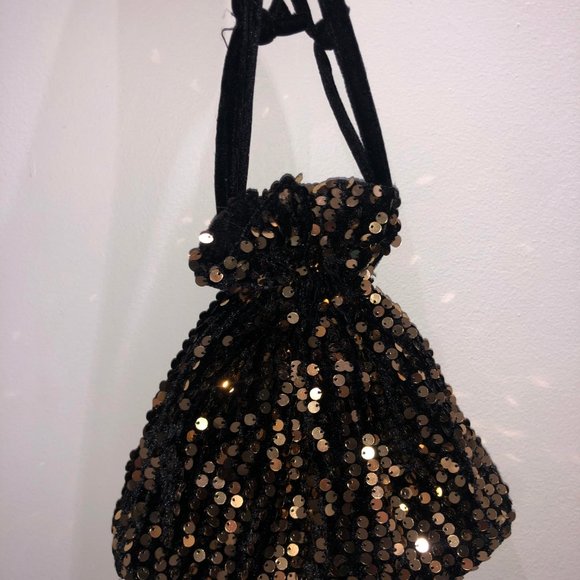 Black & Gold sequin wristlet - Picture 2 of 3
